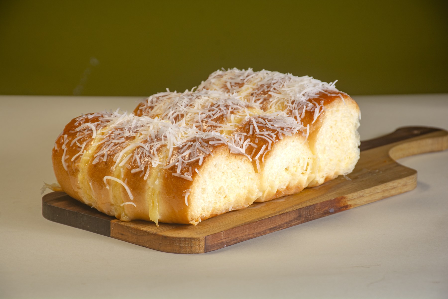 Pão doce de creme e coco