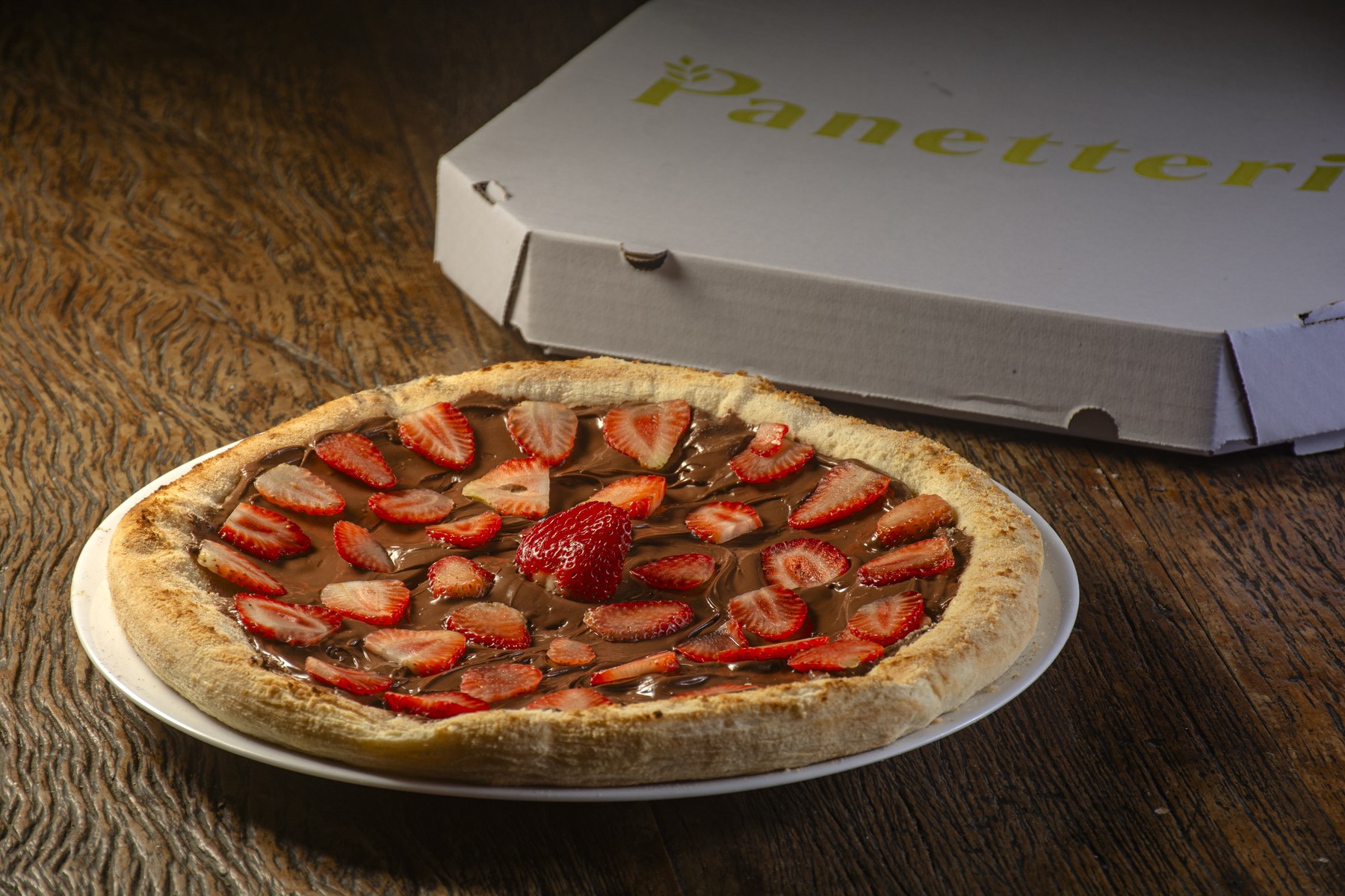 Pizza doce de Nutella com morango